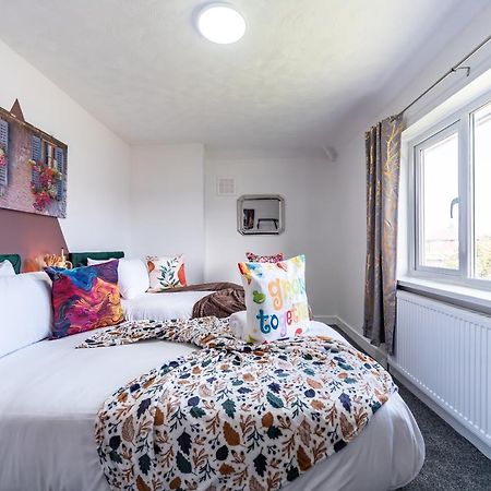 Aseda 4 Bedroom Private Parking, Game Zone -Pool Table, Garden Home Kingston upon Hull Exteriör bild