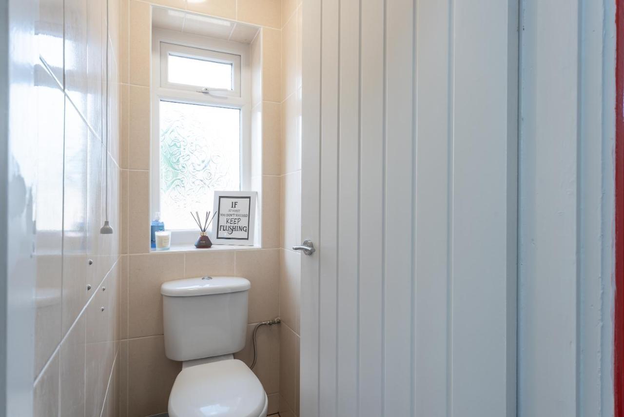 Aseda 4 Bedroom Private Parking, Game Zone -Pool Table, Garden Home Kingston upon Hull Exteriör bild