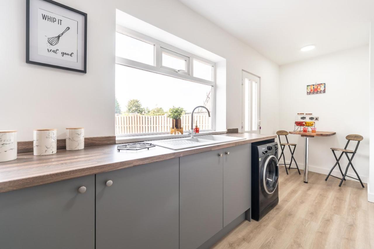 Aseda 4 Bedroom Private Parking, Game Zone -Pool Table, Garden Home Kingston upon Hull Exteriör bild