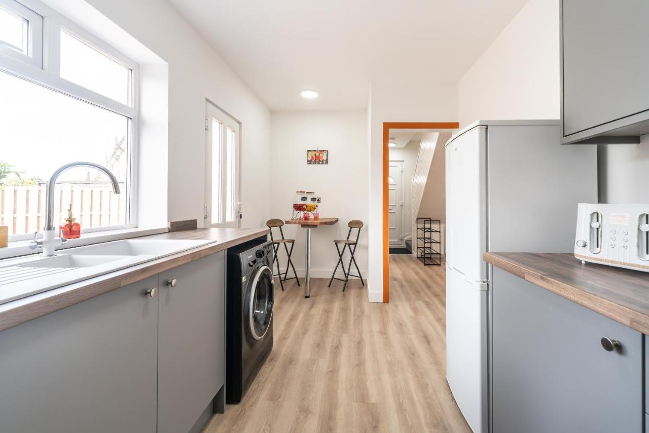 Aseda 4 Bedroom Private Parking, Game Zone -Pool Table, Garden Home Kingston upon Hull Exteriör bild