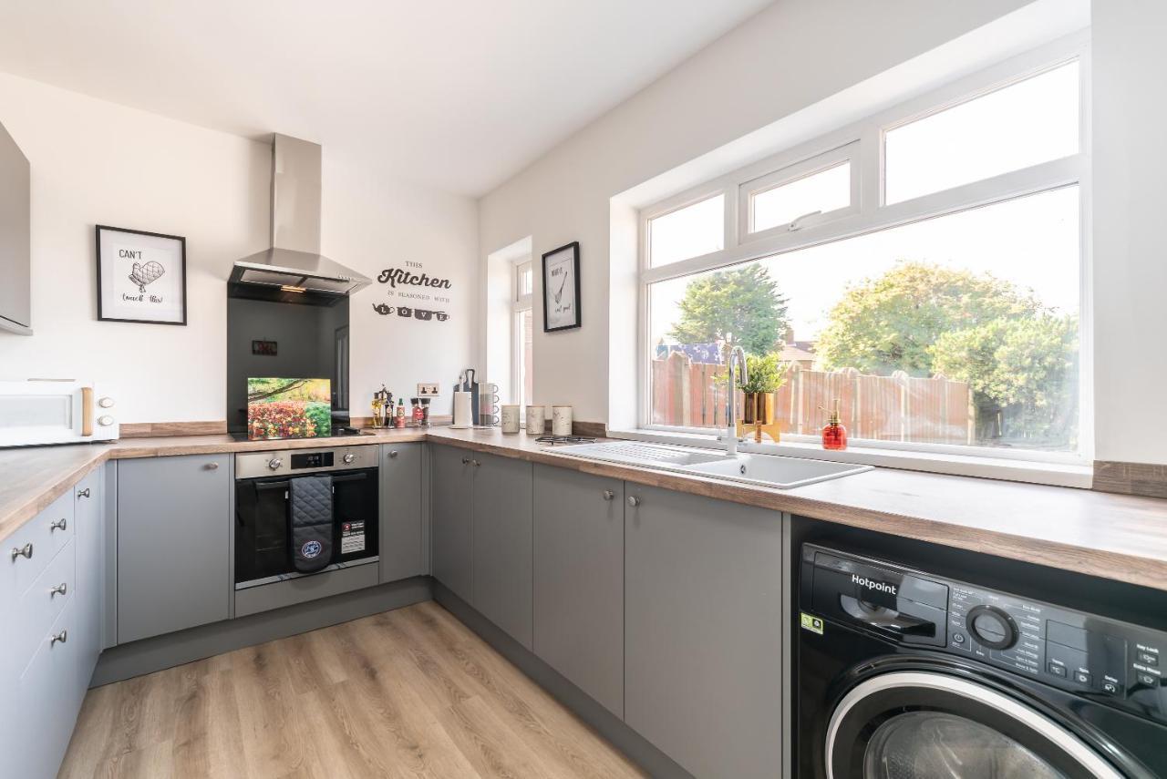Aseda 4 Bedroom Private Parking, Game Zone -Pool Table, Garden Home Kingston upon Hull Exteriör bild