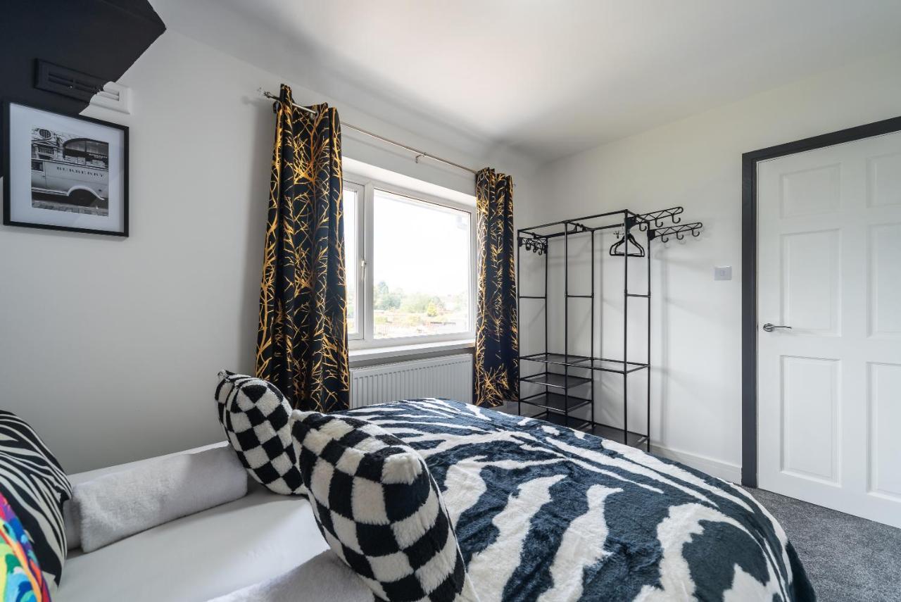 Aseda 4 Bedroom Private Parking, Game Zone -Pool Table, Garden Home Kingston upon Hull Exteriör bild