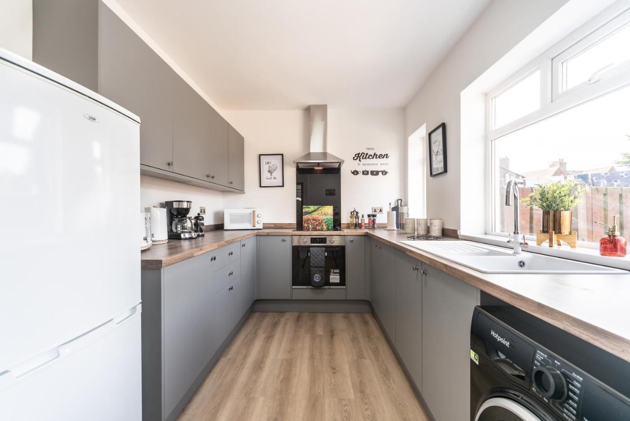 Aseda 4 Bedroom Private Parking, Game Zone -Pool Table, Garden Home Kingston upon Hull Exteriör bild